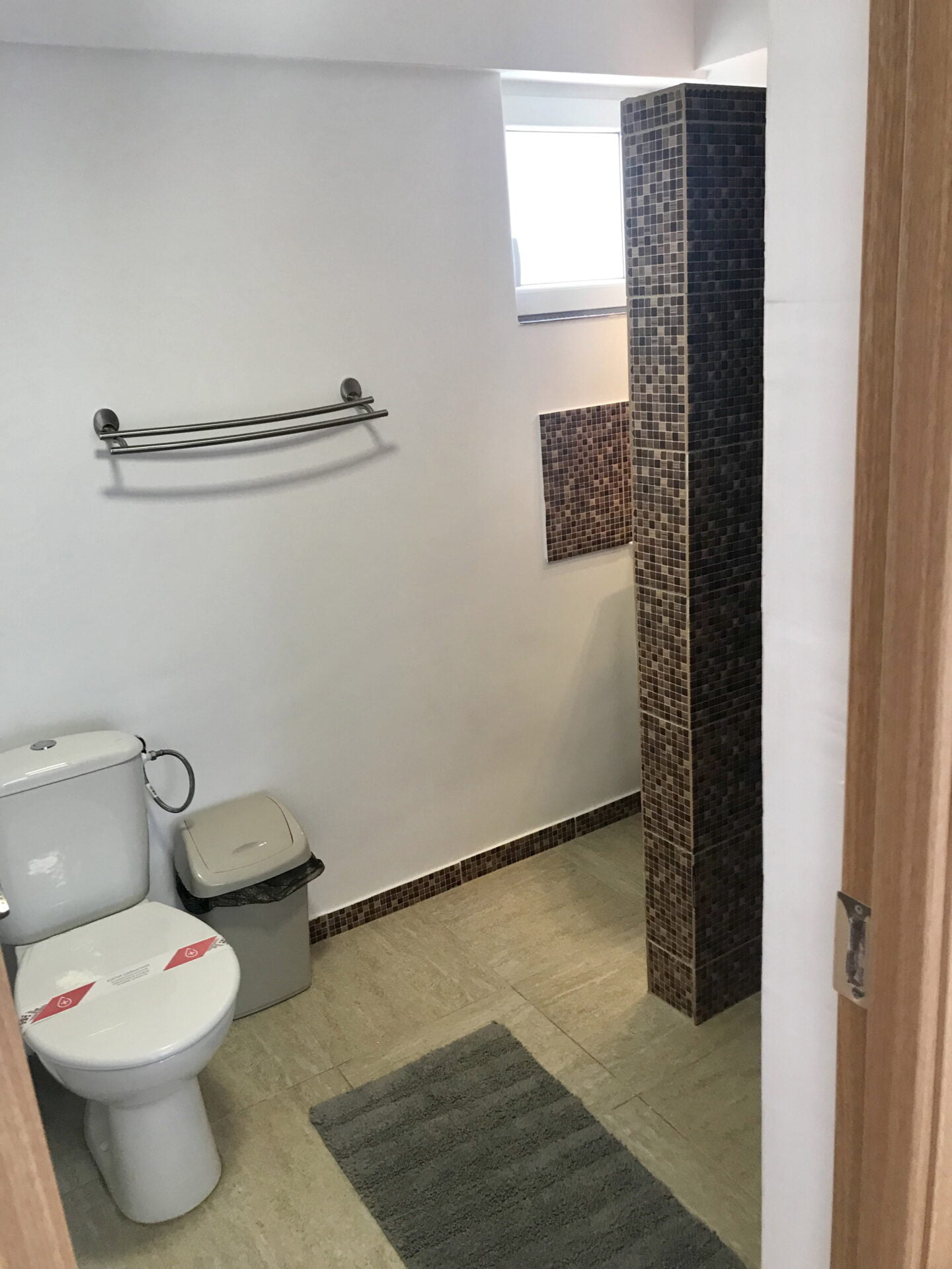 room4-shower-2 room4-shower-2 - Cazare Beach House Mamaia Nord